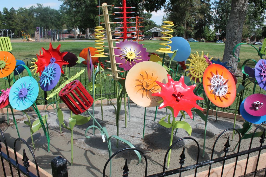 Go to the Chaffee Park Flowers page