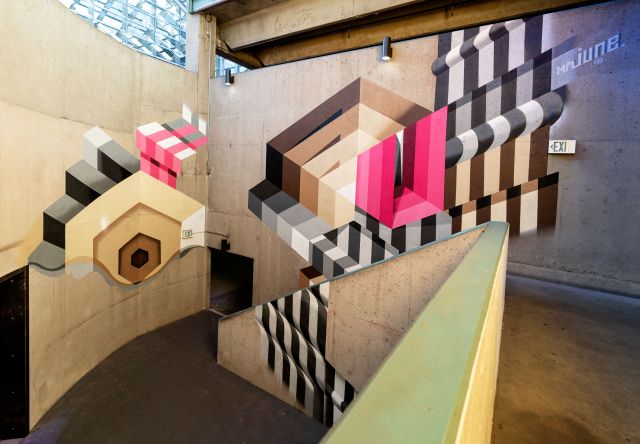 Go to Untitled (optical illusion, abstract geometric shapes) Page